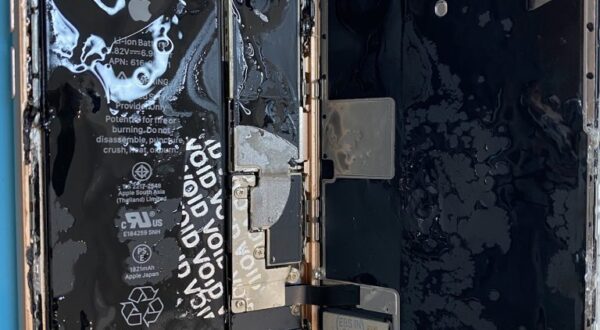 Utopený iPhone: Co dělat, když iPhone spadne do vody?